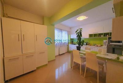 Royal Imobiliare - Vanzare apartament 3 camere zona 9 MAI - 15