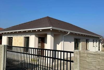 Individuala Parter Sanmihaiu Roman,4 Camere,2 Bai,Proiect Modern,Curte Amenajata - 2