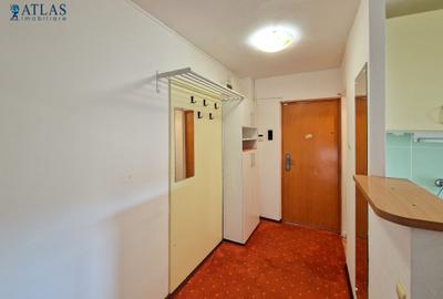 Insorit, spatios, 2 locuri de parcare, 2 balcoane, expunere pe 3 parti, et. 2 - 17