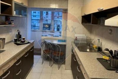 Apartament 3 camere de vanzare - Bulevardul Decebal Apartament 3 camere de vanzare - Bulevardul Decebal - 3