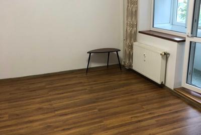 Apartament cu 3 camere decomandat în Dristor