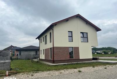 Casă cu 5 camere cu Teren 605 Mp în Tărtășești