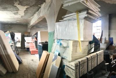 Spațiu comercial, de 400 mp, în Central - 8