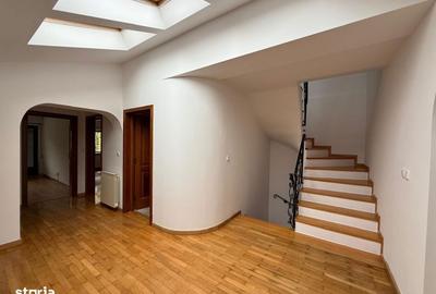Casă cu 6 camere decomandat cu Canalizare în Băneasa - 4