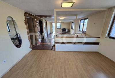 Casa de vanzare cu 6 camere 2 parcari curte libera 200 mp in Selimbar - 10