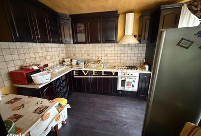 Casă cu 3 camere decomandat în Central - 2