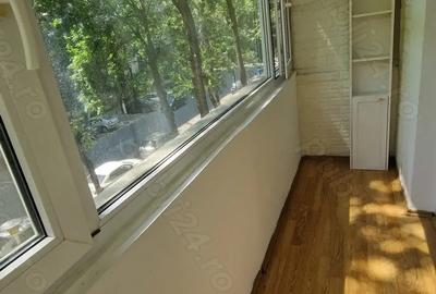 Apartament cu 3 camere decomandat în Lacul Tei