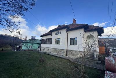 Casă cu 4 camere cu Teren 3489 Mp în Lerești - 2