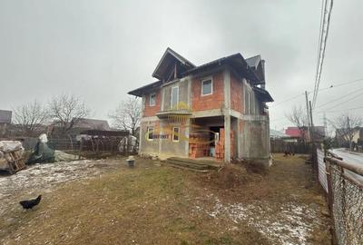 Casă cu 4 camere cu Canalizare în Calea Moldovei - 2