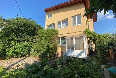 Casă individuală cu 5 camere în Giulești