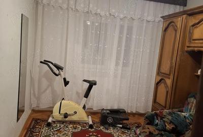 Apartament cu 3 camere decomandat în Aradului