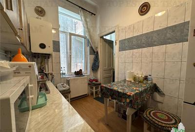 Apartament cu 3 camere semidecomandat în Central