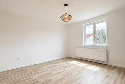 Casă cu 3 camere cu Teren 710 Mp în Izvin - 4