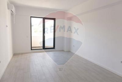 Apartament cu 3 camere decomandat în Vișani - 16