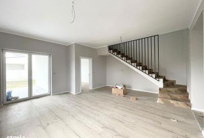 Casă cu 4 camere în Moșnița Veche