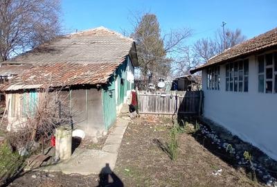 Casă cu 7 camere cu Teren 2171 Mp în Central