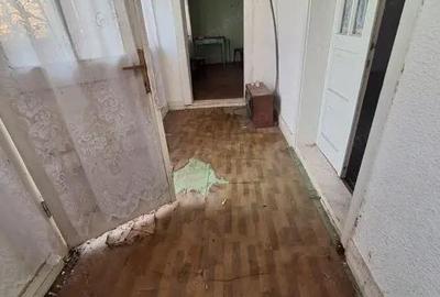 Casa batraneasca de vanzare Comane?ti, cartier Straja la 5 minute de ora? - 5