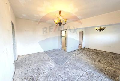 Apartament cu 4 camere decomandat în P-ța Unirii - 2