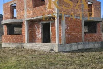 Casă cu 5 camere cu Teren 1690 Mp în Central - 8