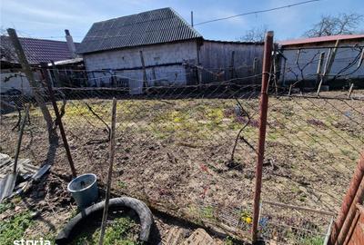 Casă cu 3 camere cu Teren 2230 Mp în Saca - 1
