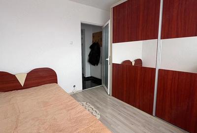 Apartament cu 3 camere semidecomandat în Alexandru cel Bun