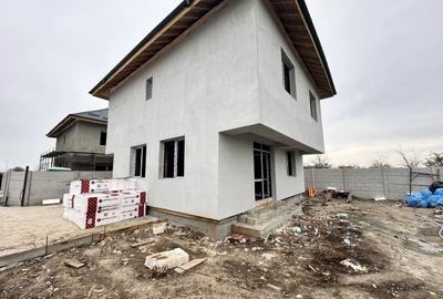 Casă individuală cu 4 camere cu Canalizare în Central