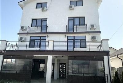 Afacere la Cheie in Mamaia Nord: Pensiune de Vanzare cu 18 Camere