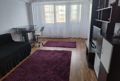 Apartament cu 2 camere decomandat în Trocadero
