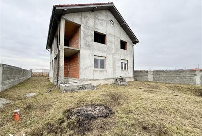 Casă cu 6 camere cu Canalizare în Central - 2