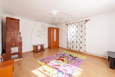 Casă individuală cu 5 camere cu Teren 3055 Mp în Central - 3