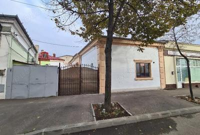 Casă cu Teren 177 Mp în Central - 1
