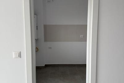 Garsoniera cu terasa mare, loc de parcare subteran, metrou Republica - 8