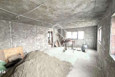 Casă cu 4 camere cu Teren 710 Mp în Central - 1