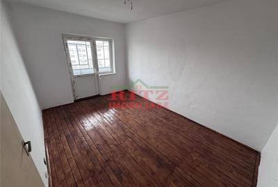 Apartament cu 3 camere semidecomandat în Central - 2