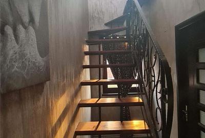 Casă cu 4 camere cu Teren 600 Mp în Costi - 2