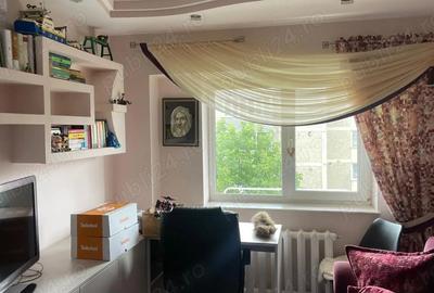 Inchiriez apartament 3 camere Piatra Neamt - 4