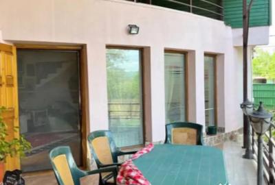 Casă cu 7 camere cu Teren 297 Mp în Central