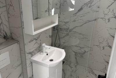 Apartament cu 2 camere decomandat în P-ța Victoriei