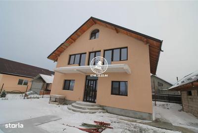 Casă cu 5 camere cu Teren 500 Mp în Holboca