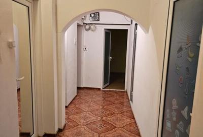 Apartament cu 4 camere in Micro 18 - 13