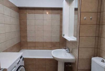 Apartament cu 3 camere semidecomandat, mobilat în Apărătorii Patriei