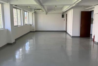 Spațiu comercial, de 50 mp, în Central - 4