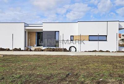 Casă cu Teren 435 Mp în Central - 1