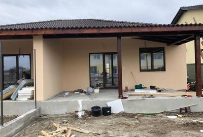 Casă cu 3 camere în Moșnița Nouă
