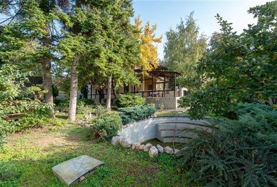 Conac de Lux cu Piscină și Grădină Impresionantă, î - 15