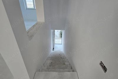 De vanzare apartament 3 camere, semifinisat - 2