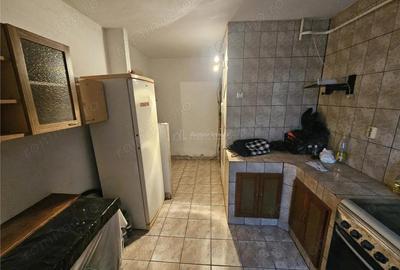 Apartament cu 2 camere semidecomandat în Micro I - 18