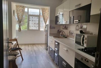 Apartament cu 3 camere decomandat, mobilat în Titulescu