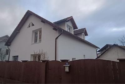 Casă cu 4 camere în Central - 1