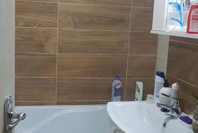 Apartament cu 3 camere semidecomandat în Dâmbovița